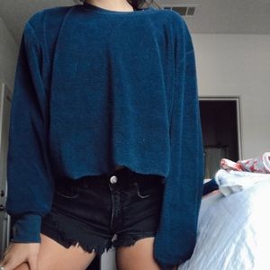BLUE CROPPED PULL OVER